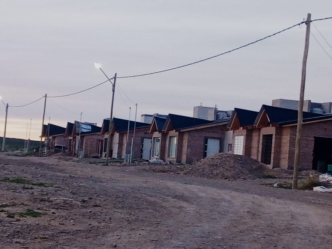 Después de 11 años de espera, el Barrio Mocara de Gaiman ya tiene energía eléctrica y están hechas las obras para el gas