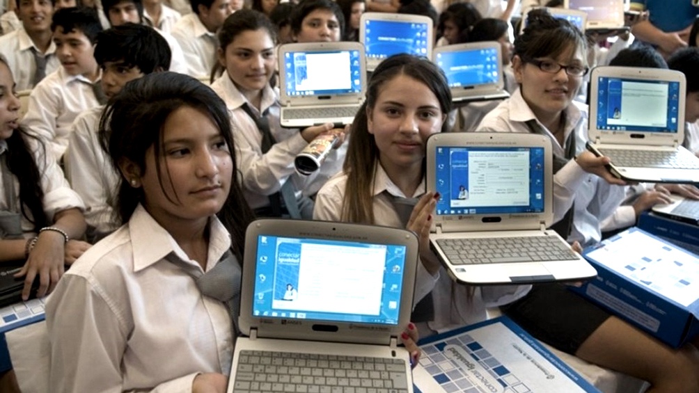 Nación invertirá $ 20.000 millones para la compra de 633.000 netbooks destinadas a estudiantes de secundarias de todo el país