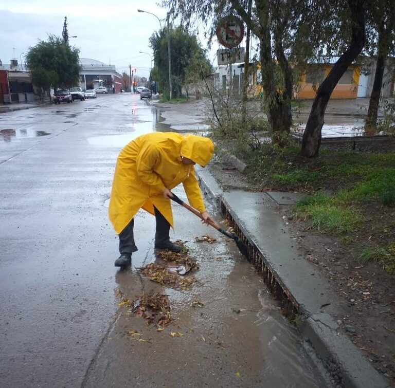 Trelew realiza importante operativo por el temporal de lluvia