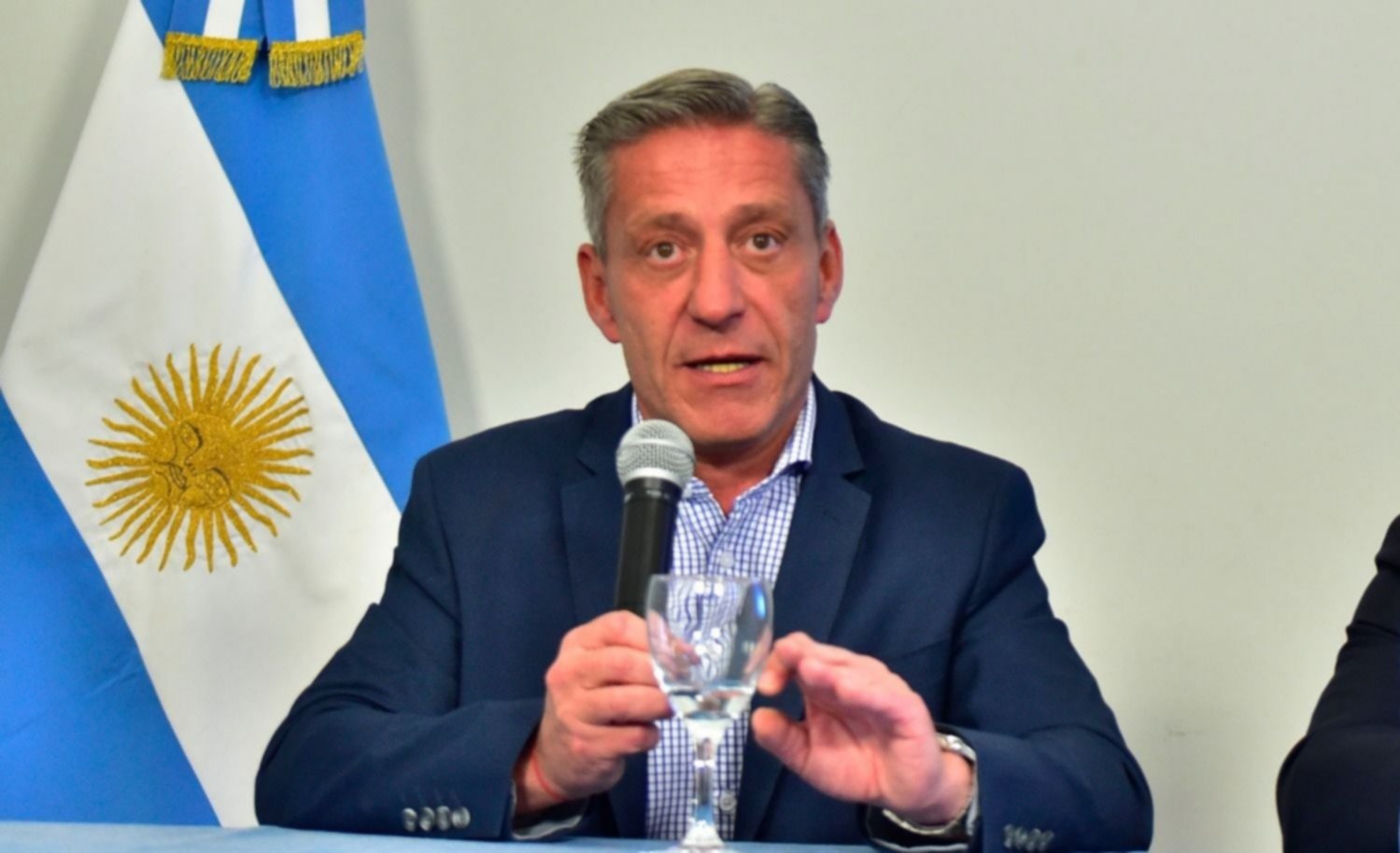 Arcioni felicitó a Massoni por el desalojo ordenado de la Ruta N° 3 y dijo que las manifestaciones serán respetadas al igual que el derecho a transitar