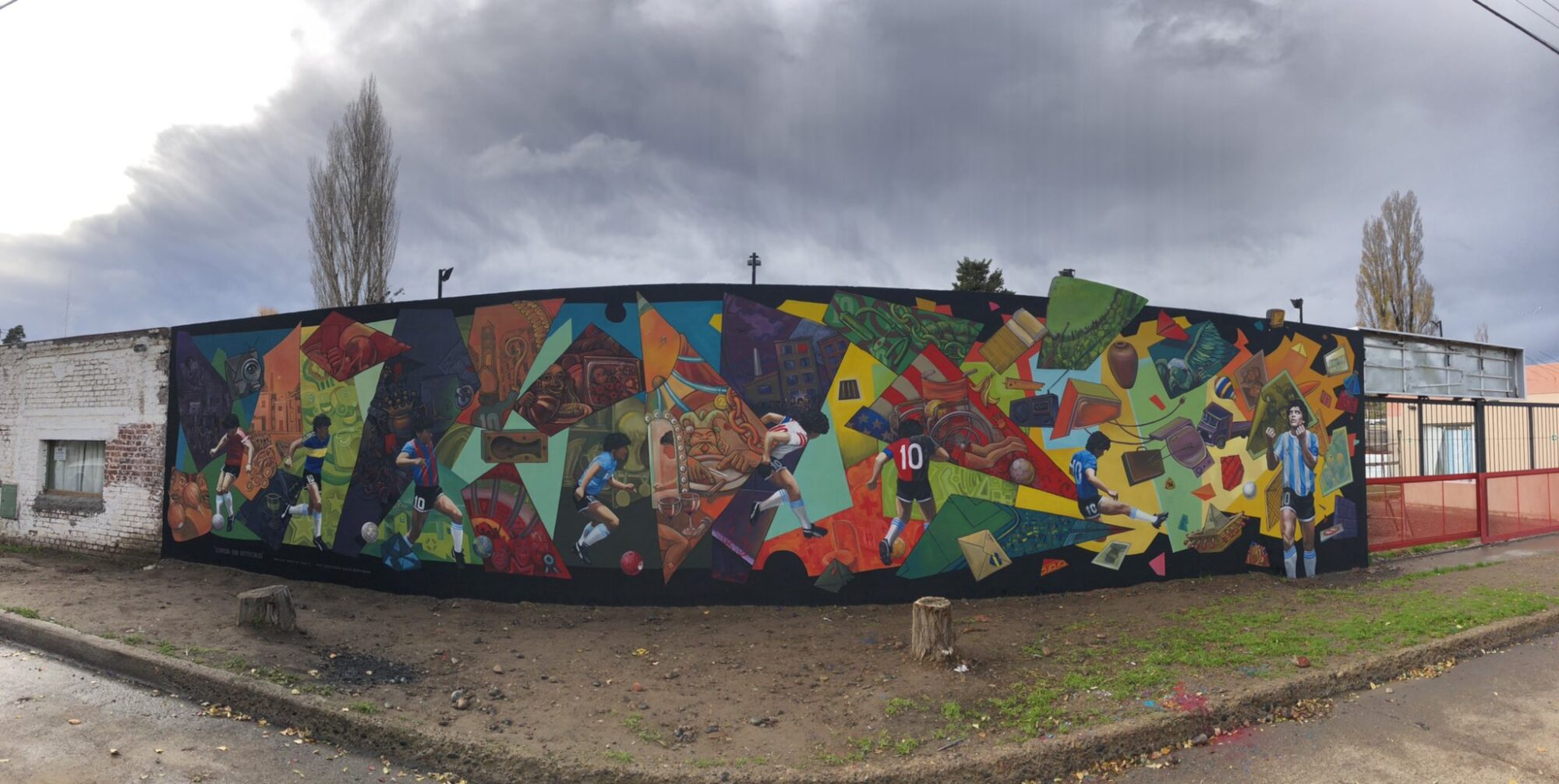 Gaiman maradoniana: La localidad ya tiene su mural en homenaje a Diego