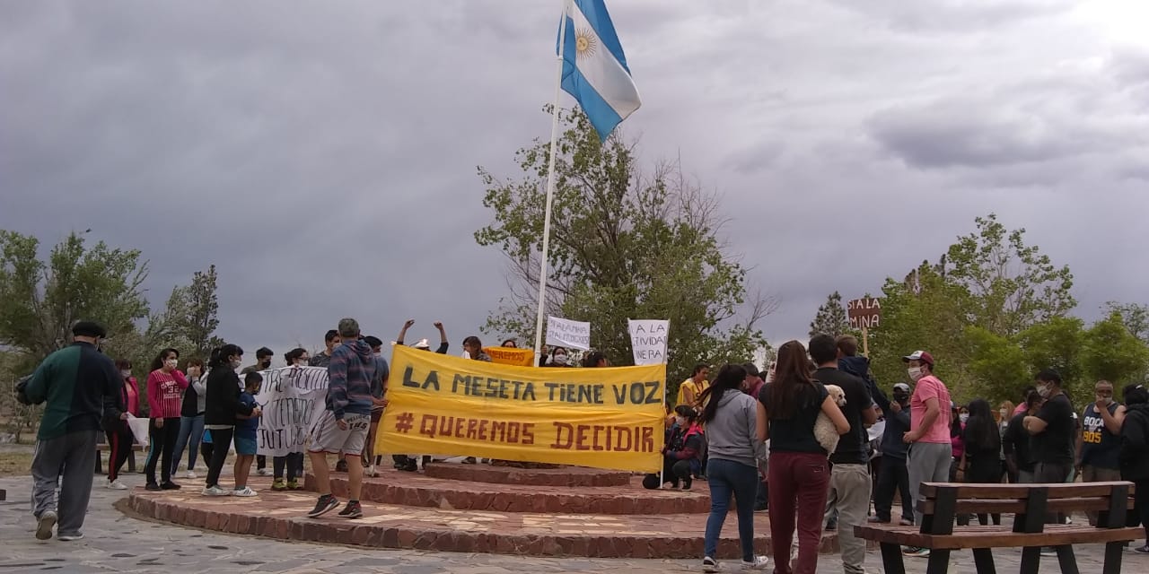 Integrantes de la comunidad originaria Mallín de los Cual negaron haber presentado un amparo contra la zonificación minera en la Meseta