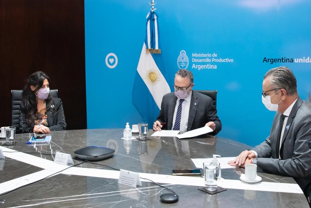 Firmaron acuerdo de precios con empresa de insumos petroquímicos