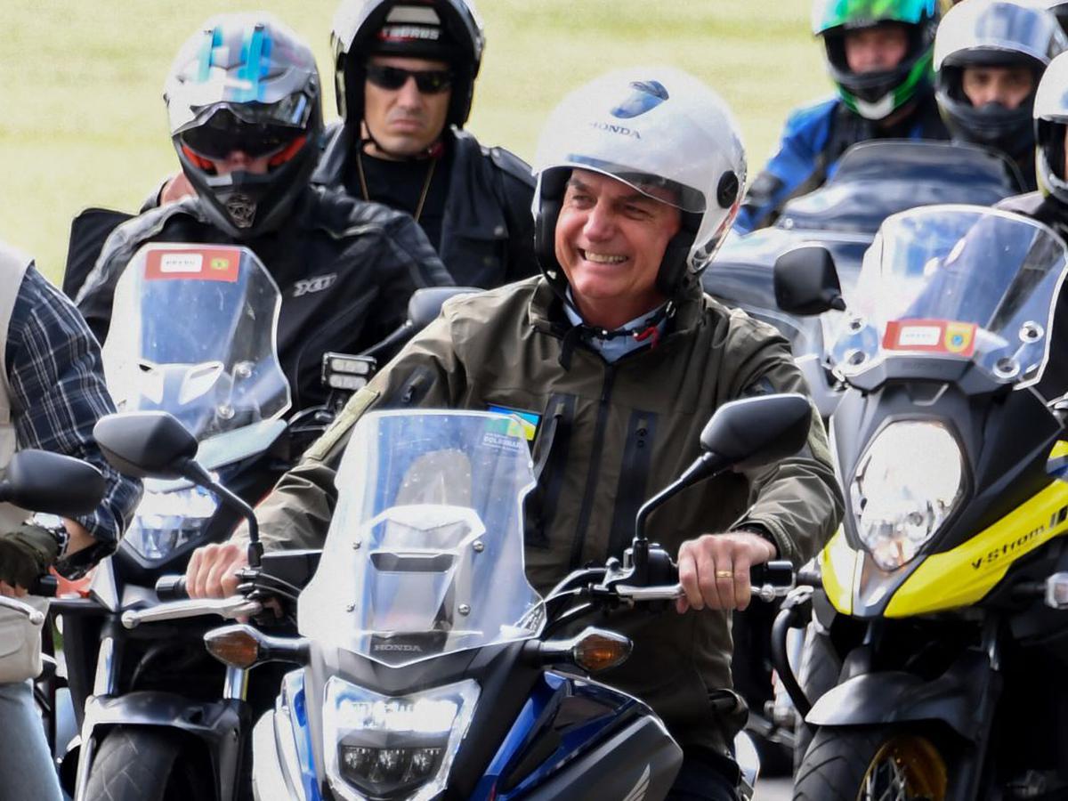 Bolsonaro lidera una multitudinaria concentración en plena segunda ola de coronavirus en Brasil