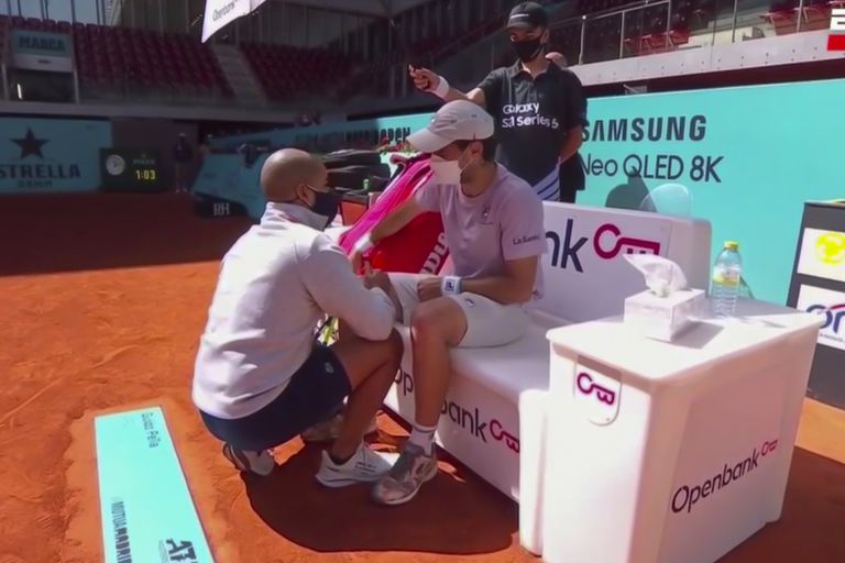 Pella abandonó en el debut del Masters 1000 de Madrid tras resentirse de una lesión en el aductor
