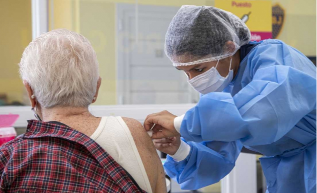 Comodoro Rivadavia: adultos mayores del Hogar Pablo VI recibieron la segunda dosis de la vacuna contra el Covid-19