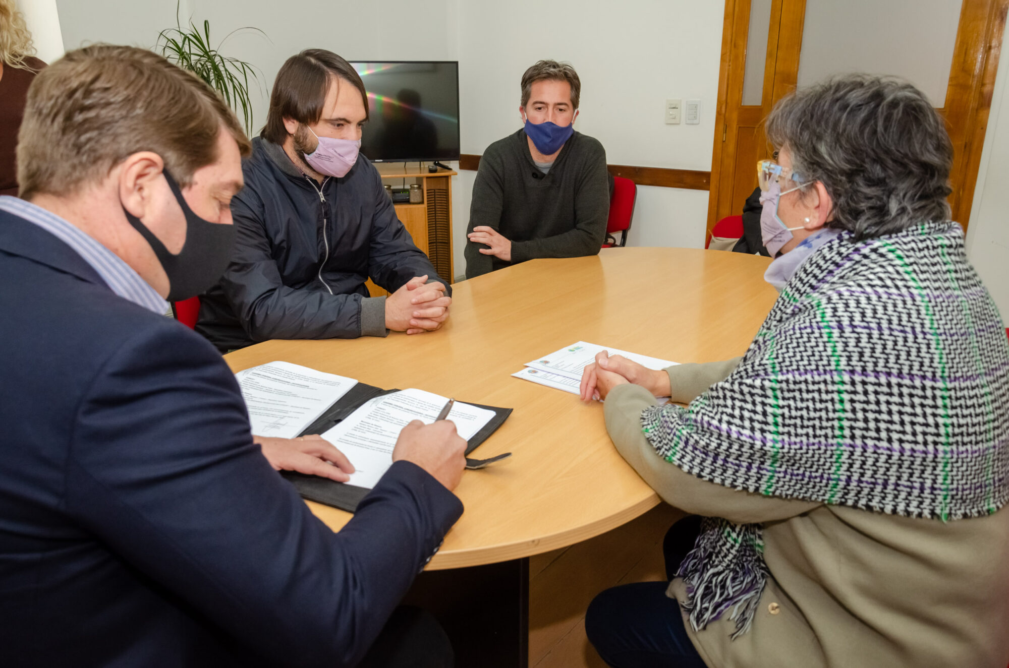 Biss y el CONICET firmaron un convenio con el objetivo de asistir técnicamente al funcionamiento de los sistemas de tratamientos líquidos cloacales de Rawson y Playa Unión