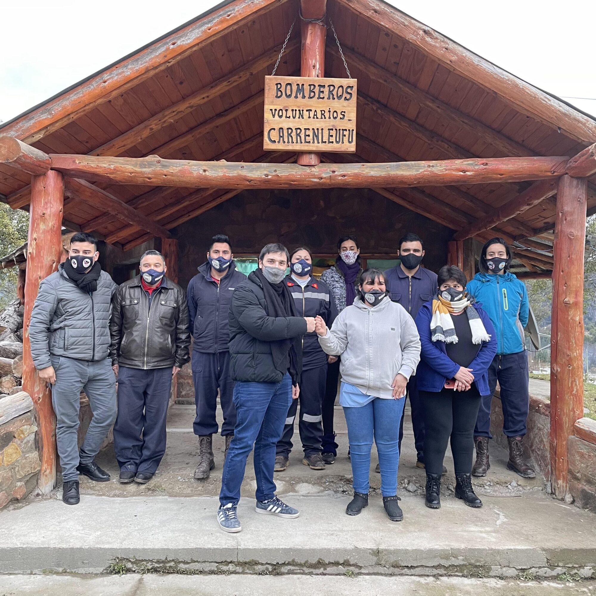 Torres colaboró con el nuevo cuartel de bomberos voluntarios de Carrenleufú