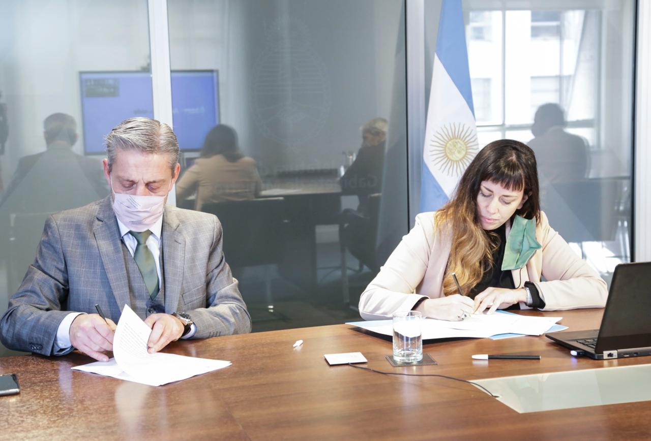 Arcioni firmó un convenio con Nación para implementar en Chubut la plataforma integral de Gestión Documental Digital