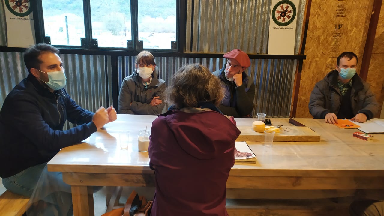 Emergencia ígnea: Cavaco destacó que el Gobierno asistió a damnificados con créditos, fardos de pastos para ganaderos y 10.000 plantas de frambuesas