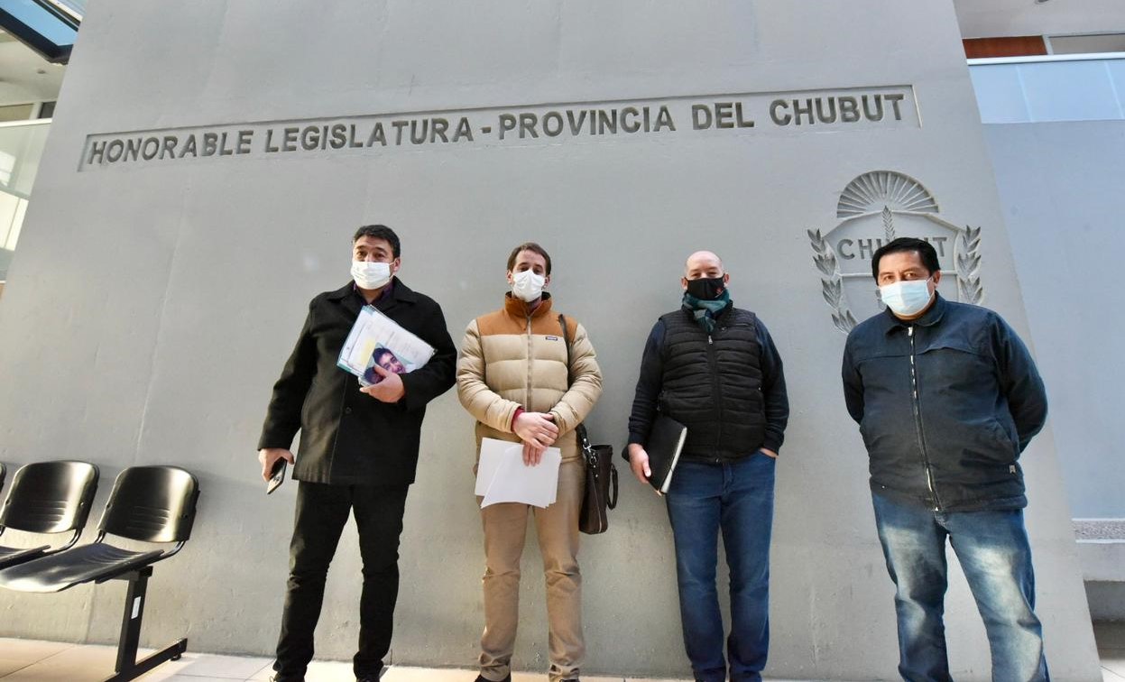 Jefes comunales de la Meseta se reunieron en Legislatura con diputados y pidieron el “urgente tratamiento y aprobación” de la zonificación minera