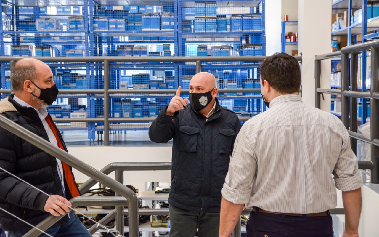 Sastre recorrió la empresa Patagonia Ingeniería y pidió seguir fortaleciendo la industria local