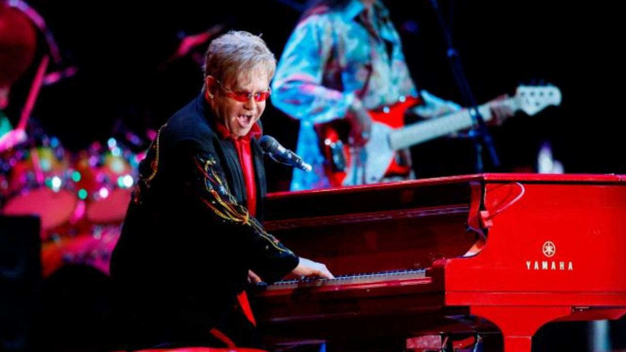 Un piano de Elton John se subastó a u$s 150.000 y la guitarra de Prince a u$s 281.000