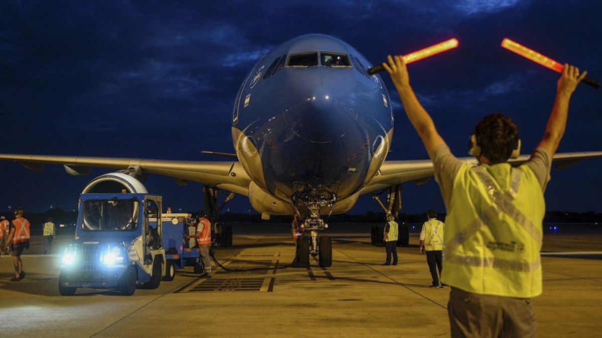 Un nuevo vuelo de Aerolíneas Argentinas partió a Moscú en busca de vacunas Sputnik V