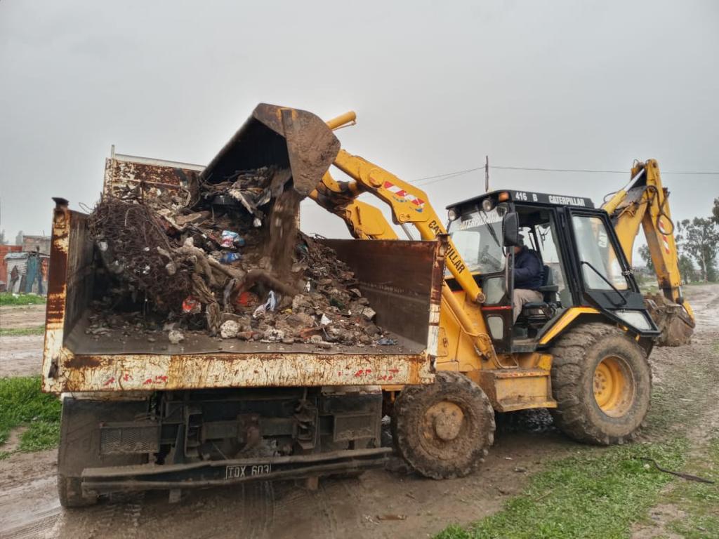El Municipio de Trelew realizó la limpieza de sumideros y quitó 45 toneladas de residuos de la vía pública