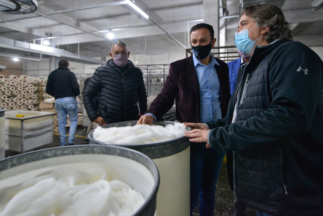 Maderna visitó la empresa textil Soltex que prevé incorporar 20 nuevos trabajadores