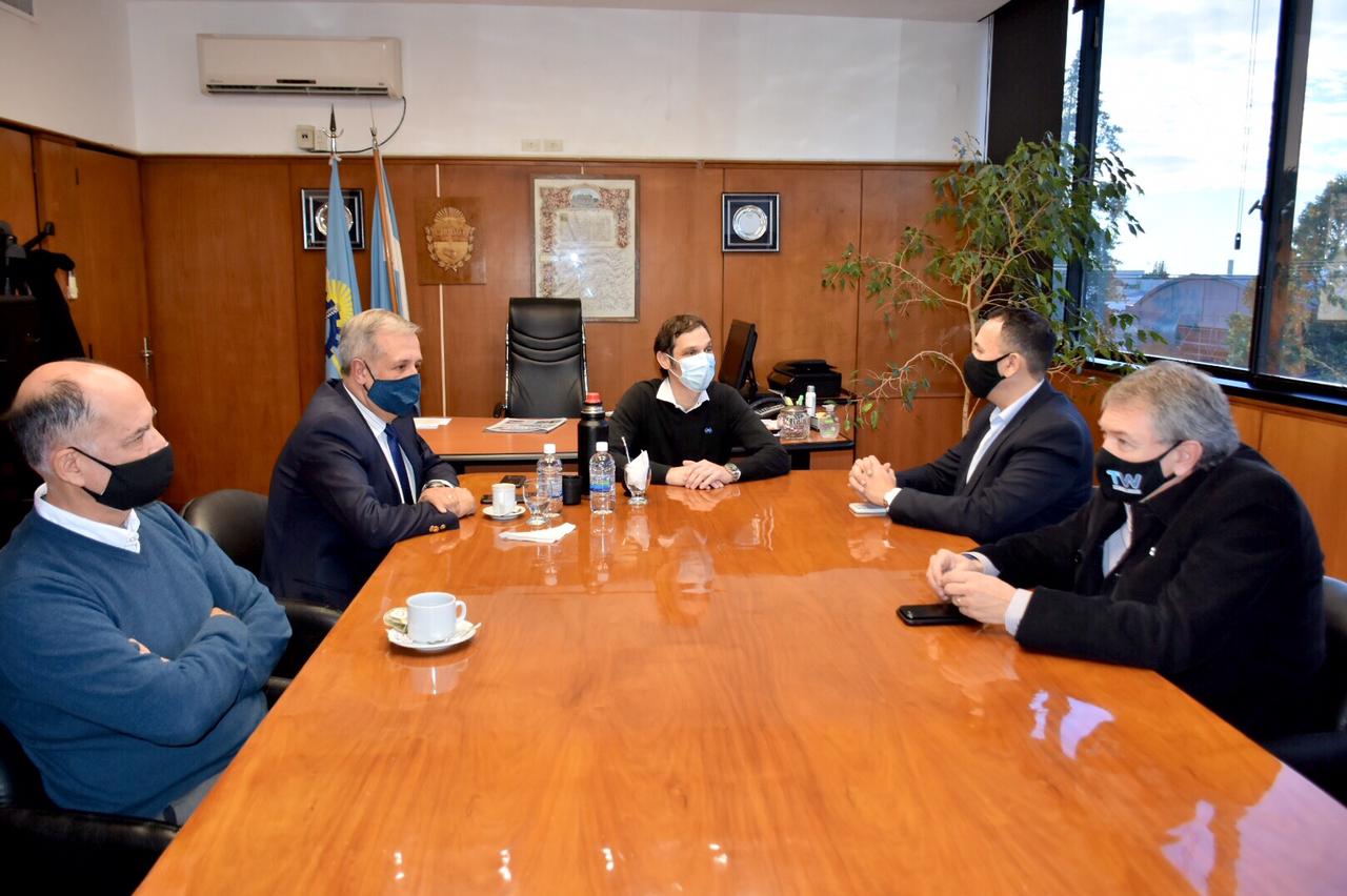 Maderna le pidió a Arnaudo y a Antonena líneas de créditos para el municipio y productores