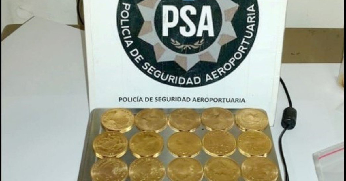 Secuestran 107 monedas de oro valuadas en más de 23 millones de pesos en el Aeroparque Jorge Newbery