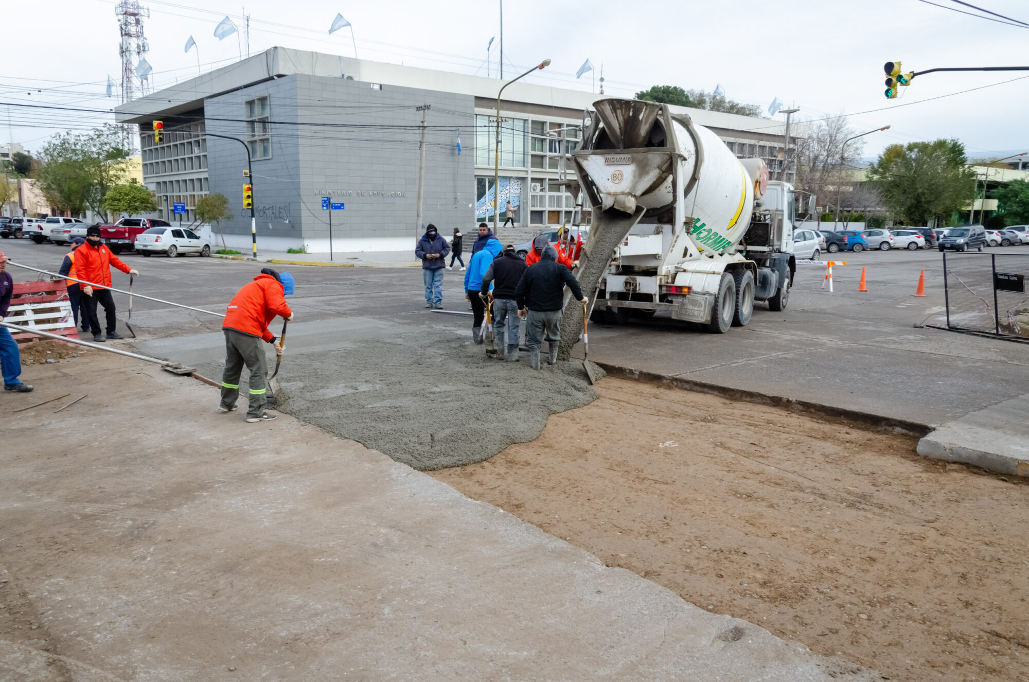 Rawson: Avanzan los trabajos de embellecimiento y obras de pavimento