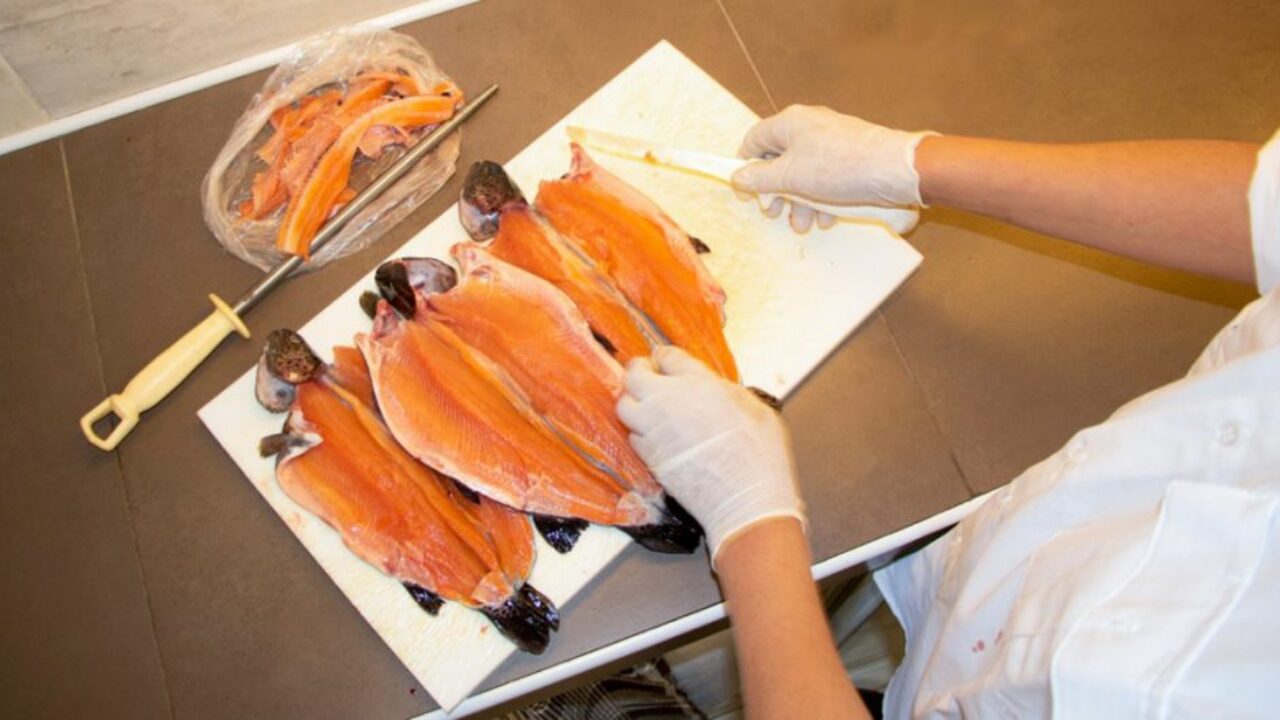 La producción de truchas se consolida en Río Negro y ya salió la primera exportación de 300 toneladas a Japón