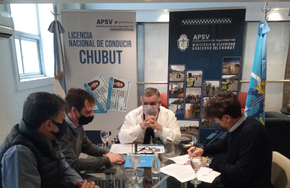 Se firmó el convenio para la implementación de la licencia única de conducir para las comunas rurales de Chubut