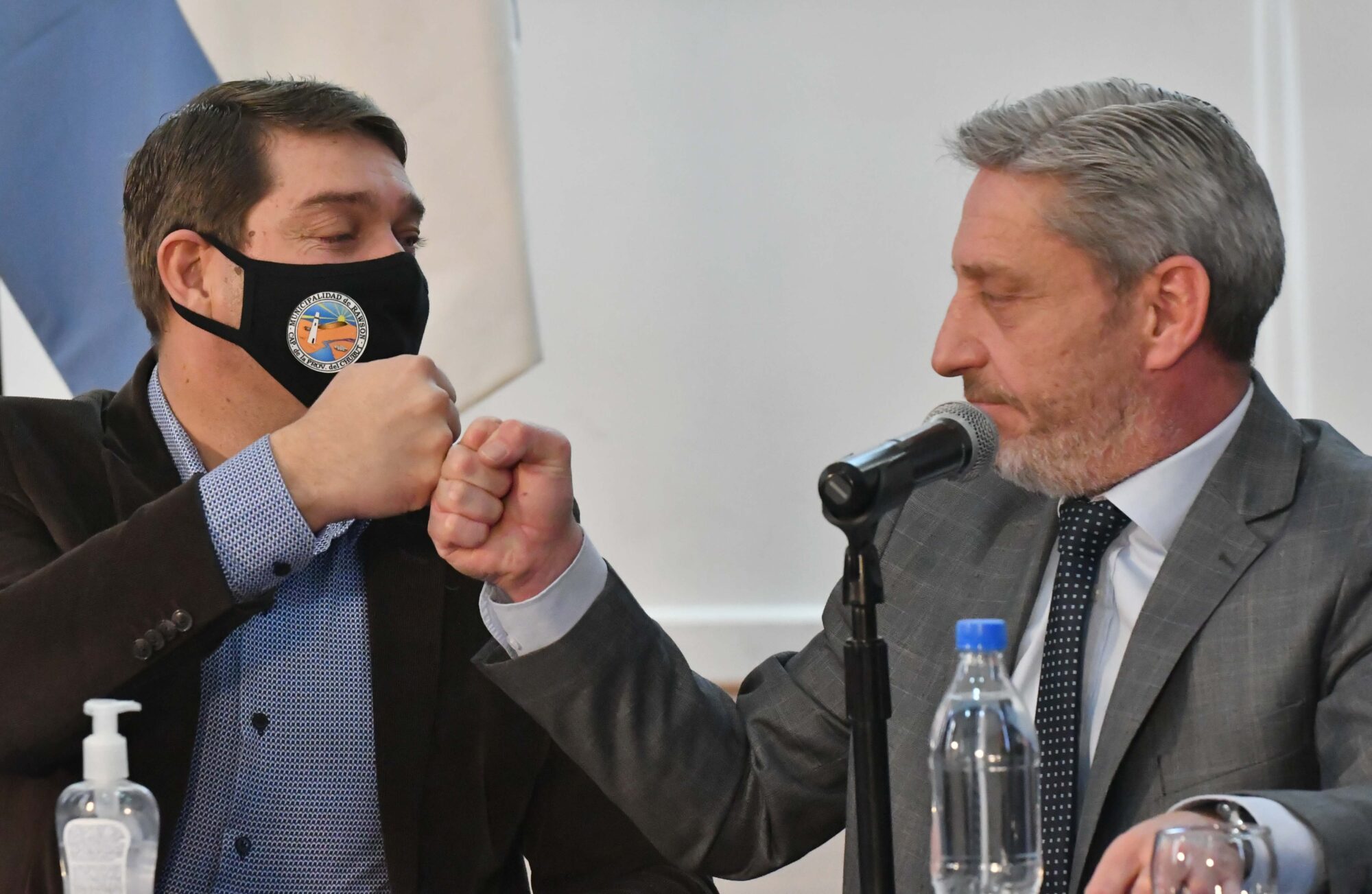 Arcioni firmó convenios con Biss y la Asociación de Bomberos Voluntarios de Rawson para el fortalecimiento institucional