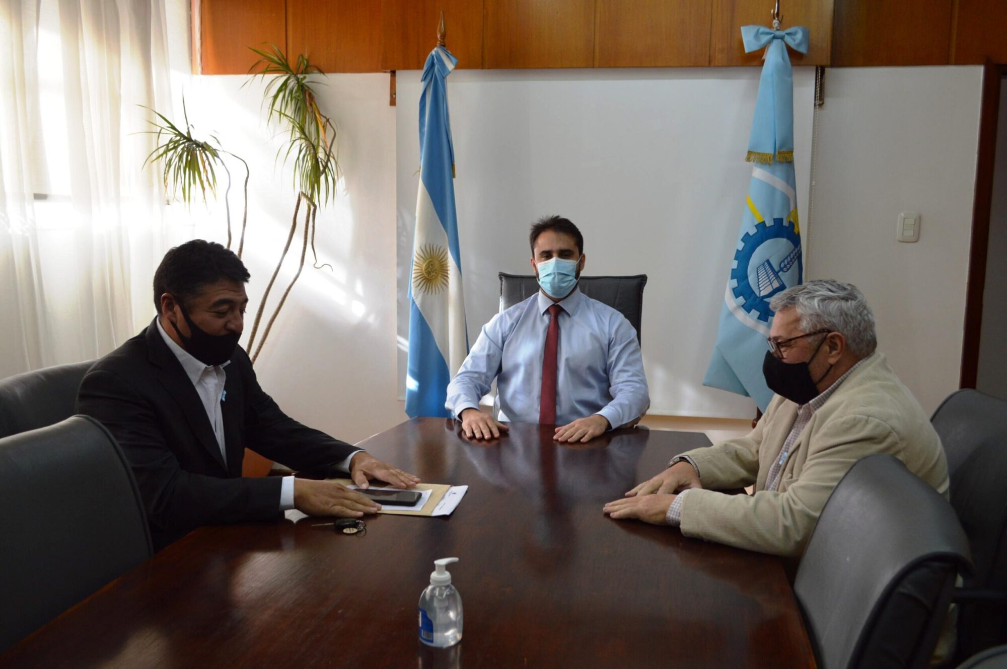 Pichiñán se reunió con Cavaco y presentó un proyecto para la siembra de hortalizas
