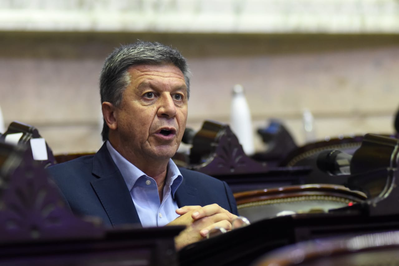 Menna dijo que es “inaceptable” la respuesta de Cafiero sobre la demora en la reducción del impuesto al cheque para el turismo