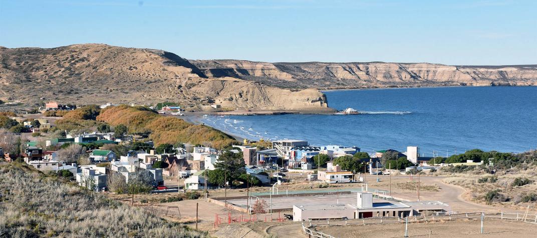 Refuerzan con camiones cisterna el servicio de agua en Puerto Pirámides
