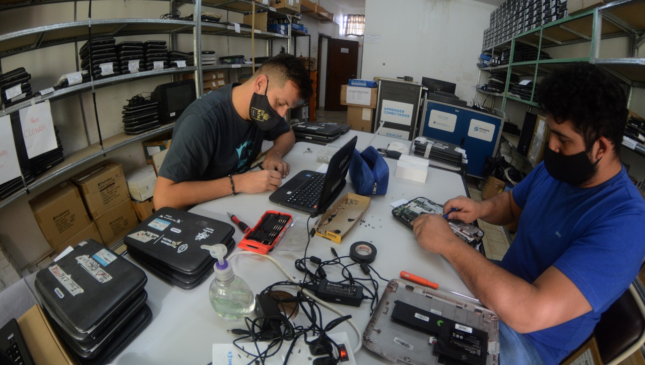 En los primeros seis meses el Gobierno ya reparó 400 netbooks de diferentes escuelas de Chubut