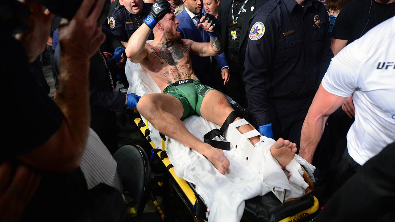 McGregor fue operado con éxito de la fractura de la tibia izquierda y volvió a desafiar a Poirier