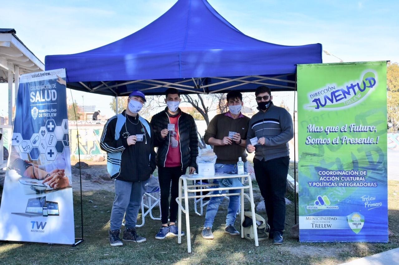 “Pintó vacunarse” la iniciativa del Municipio de Trelew para incentivar a los jóvenes