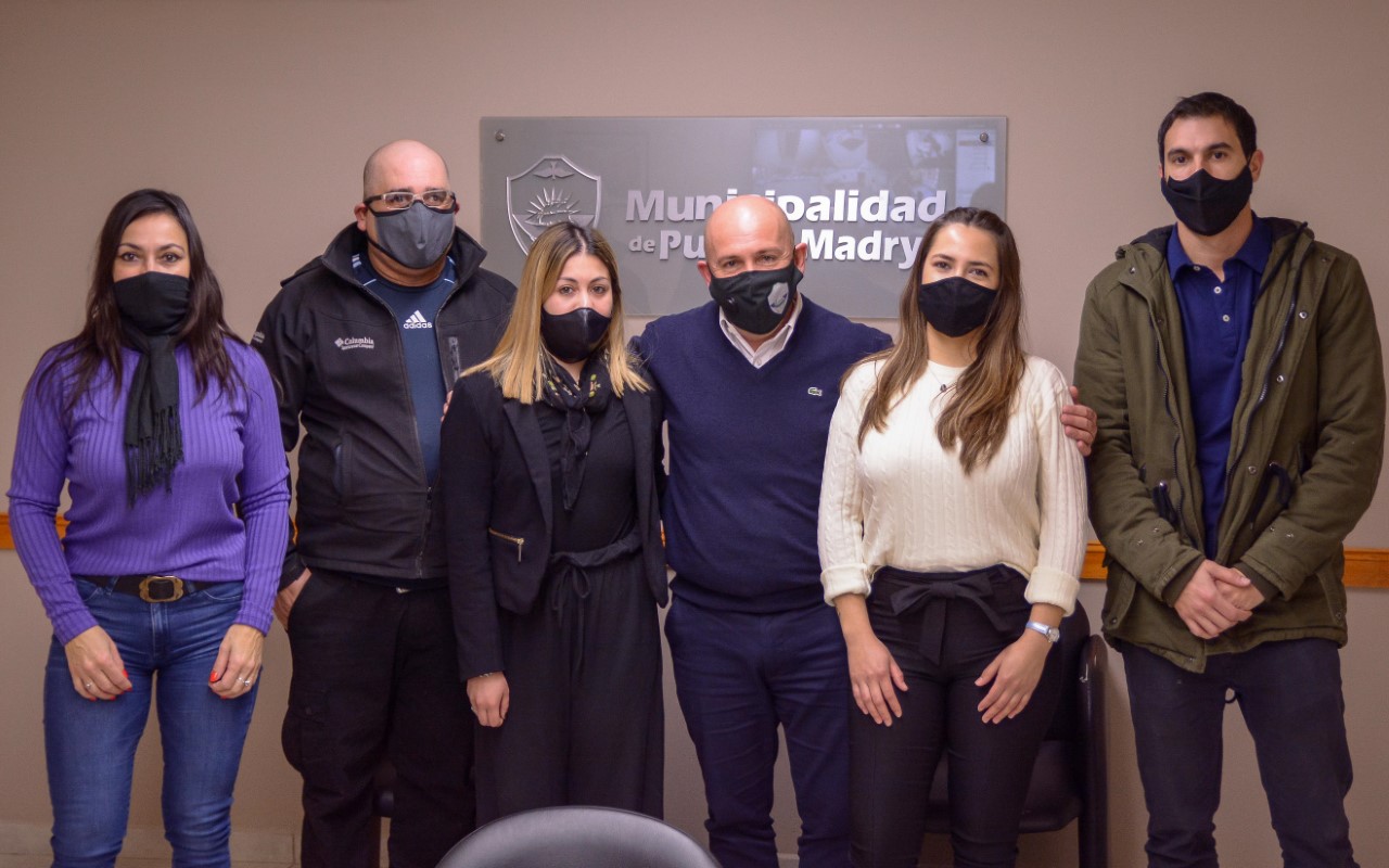 Sastre y Ferraresi participaron de una reunión en la que otorgaron créditos para la construcción a vecinos de Puerto Madryn