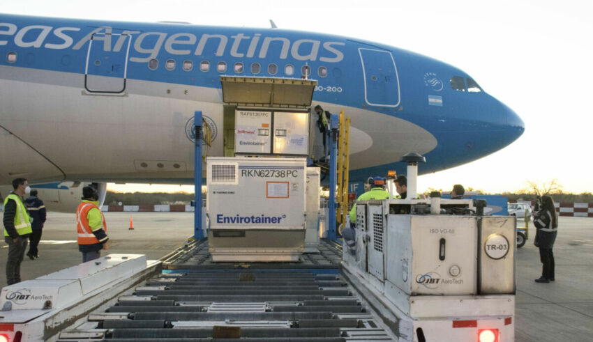 Llegó el noveno vuelo de Aerolíneas de los 10 previstos trayendo más de 760 mil dosis de Sinopharm