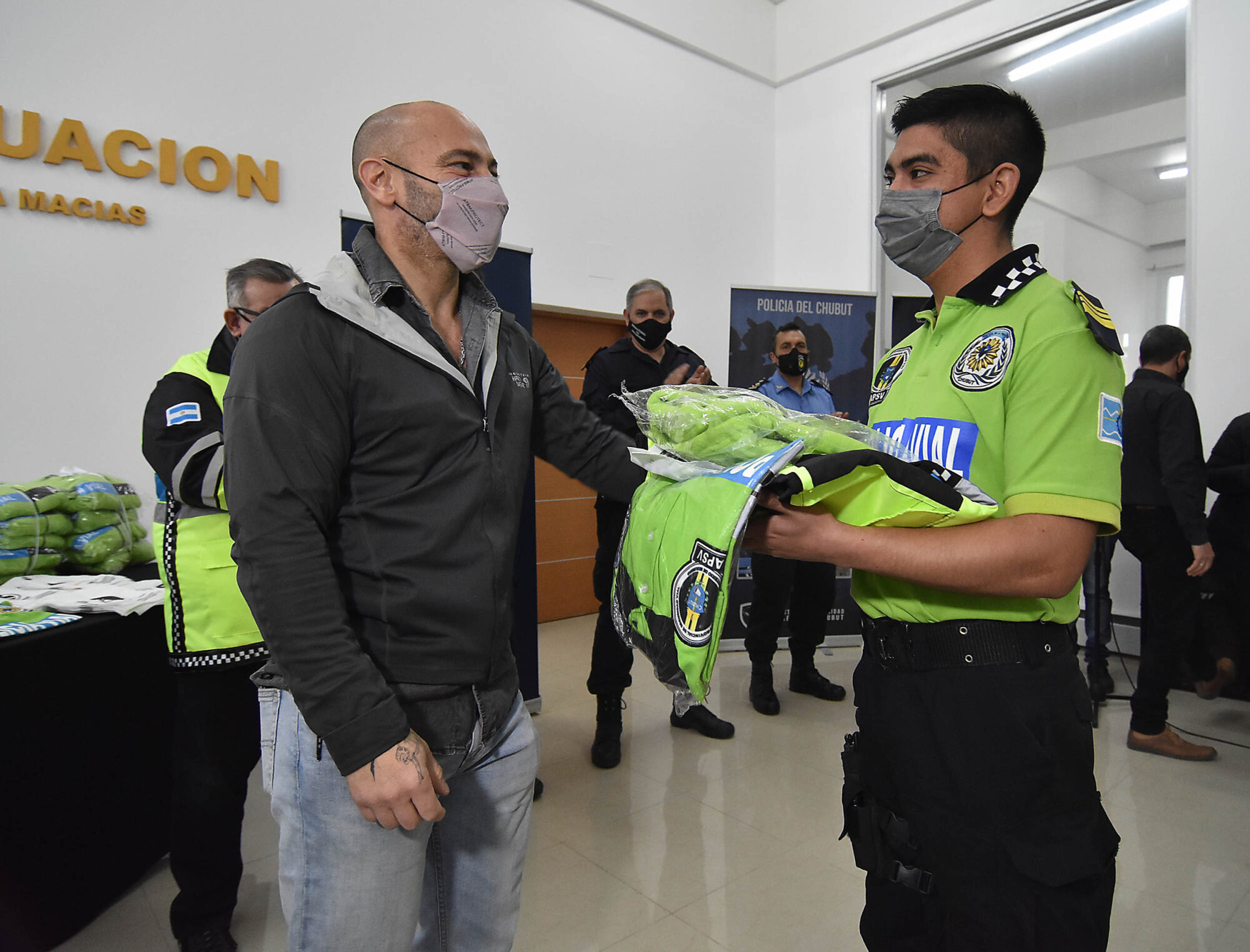 Entregaron indumentaria a personal de Seguridad Vial para brindar mayor cobertura y seguridad a los agentes que se encuentran en las rutas provinciales