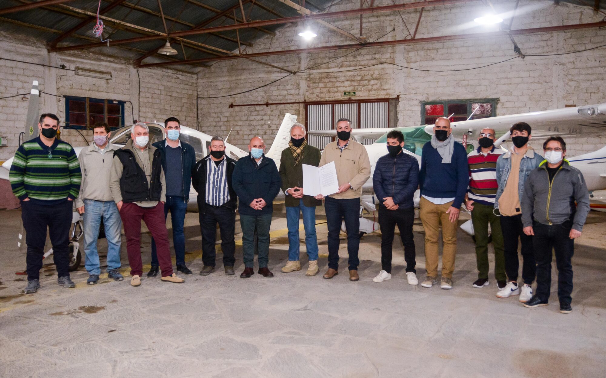 Sastre entregó la ordenanza a través de la cual el Municipio le cedió un terreno al aeroclub