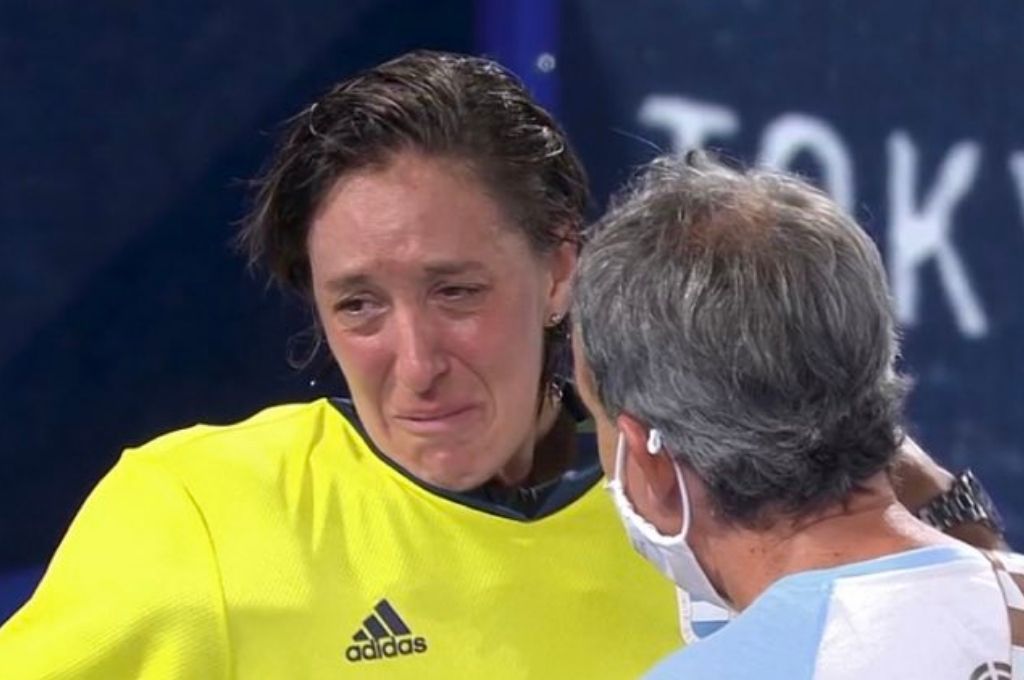 La arquera de Las Leonas y un mensaje conmovedor: “Hijo, mamá vuelve a casa con la medalla que te prometió”