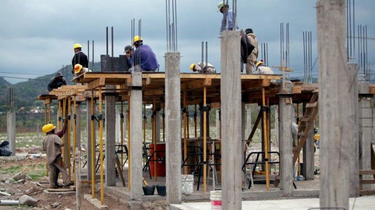 Paritarias: la UOCRA acordó un nuevo aumento salarial