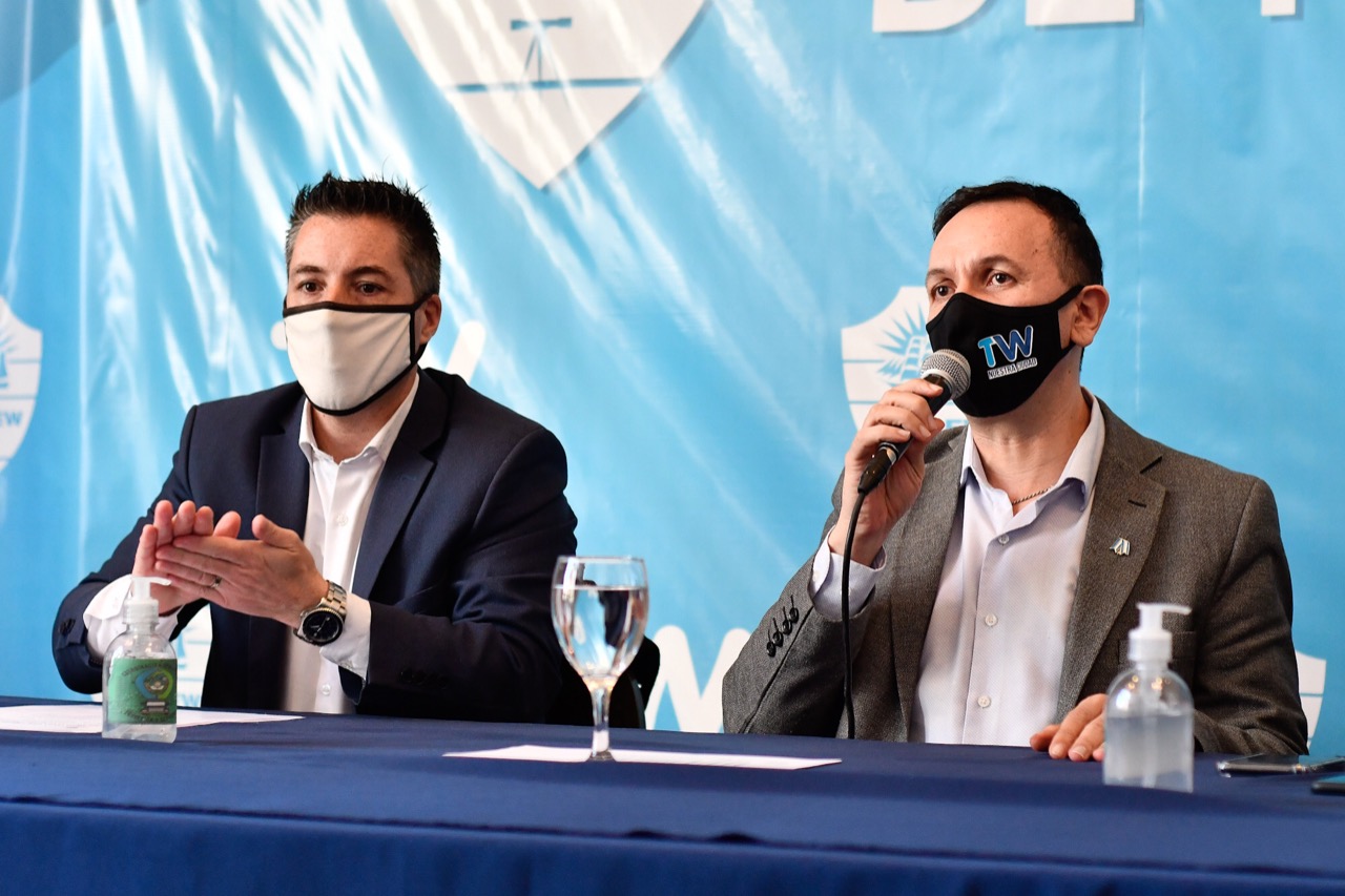 Maderna presidió la apertura de sobres del ofrecimiento público de tierras