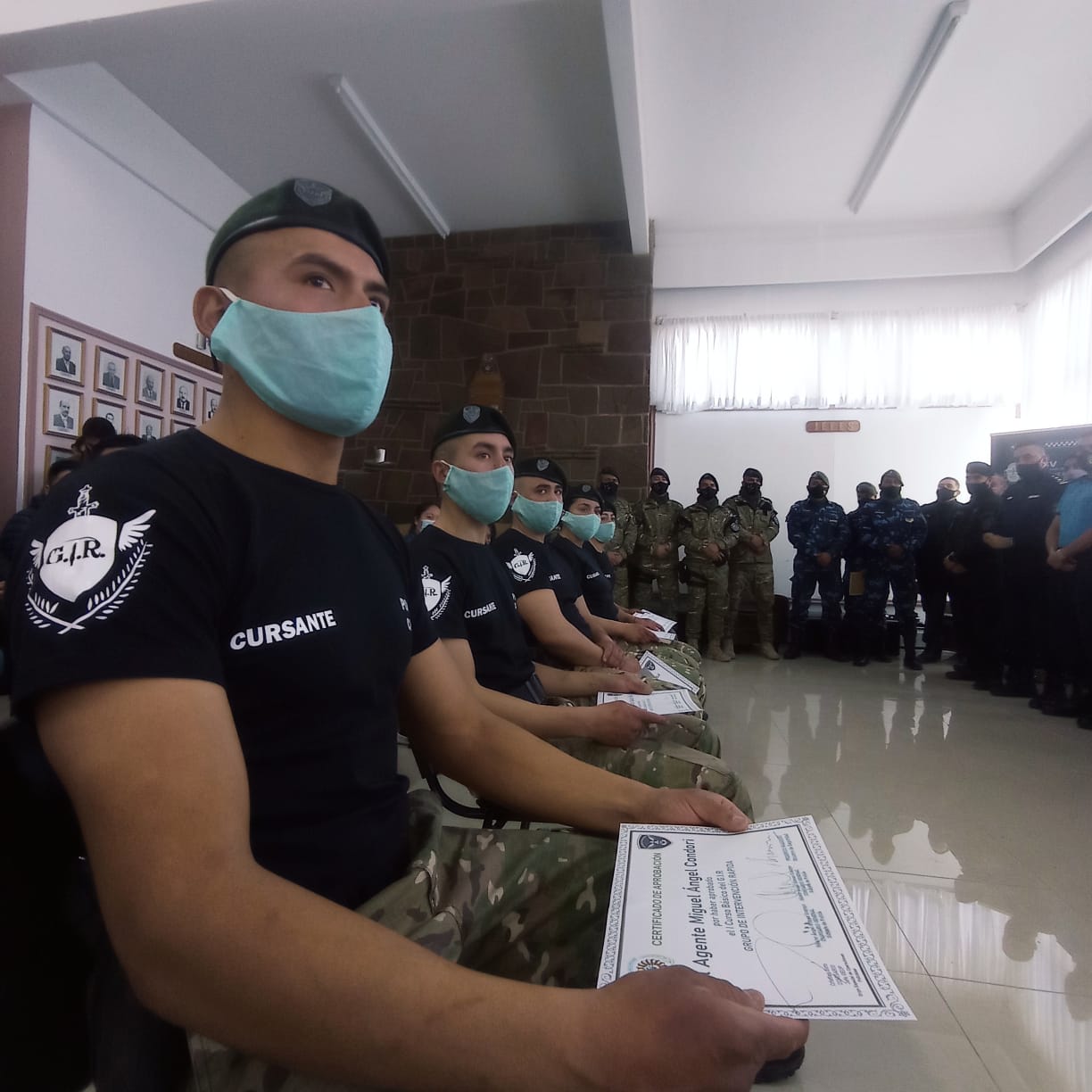 El Gobierno entregó certificados a 5 integrantes del Grupo de Intervención Rápida que se capacitaron en supervivencia, navegación y combate urbano y rural