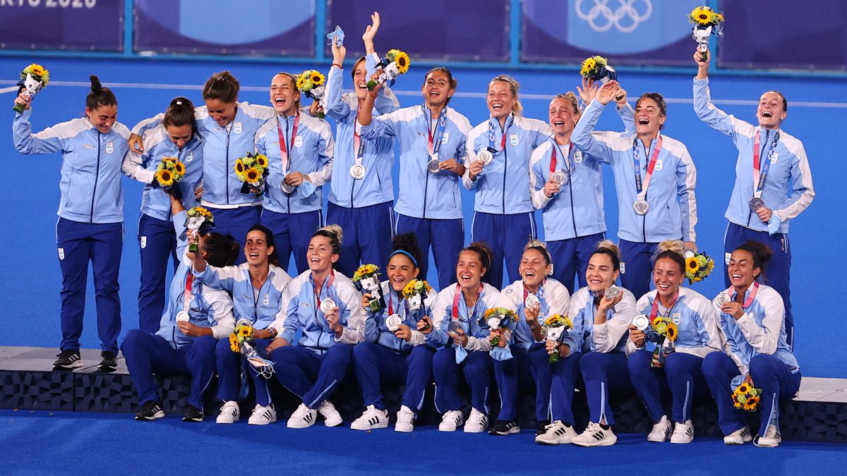 Alberto Fernández felicitó a Las Leonas por la medalla de plata y calificó el desempeño del hockey femenino en los juegos olímpicos como “brillante”