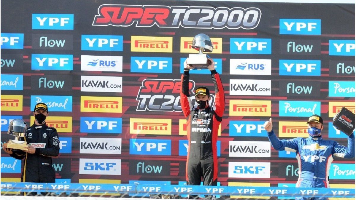 Matías Rossi ganó en La Pampa y quedó puntero en el campeonato del Súper TC2000