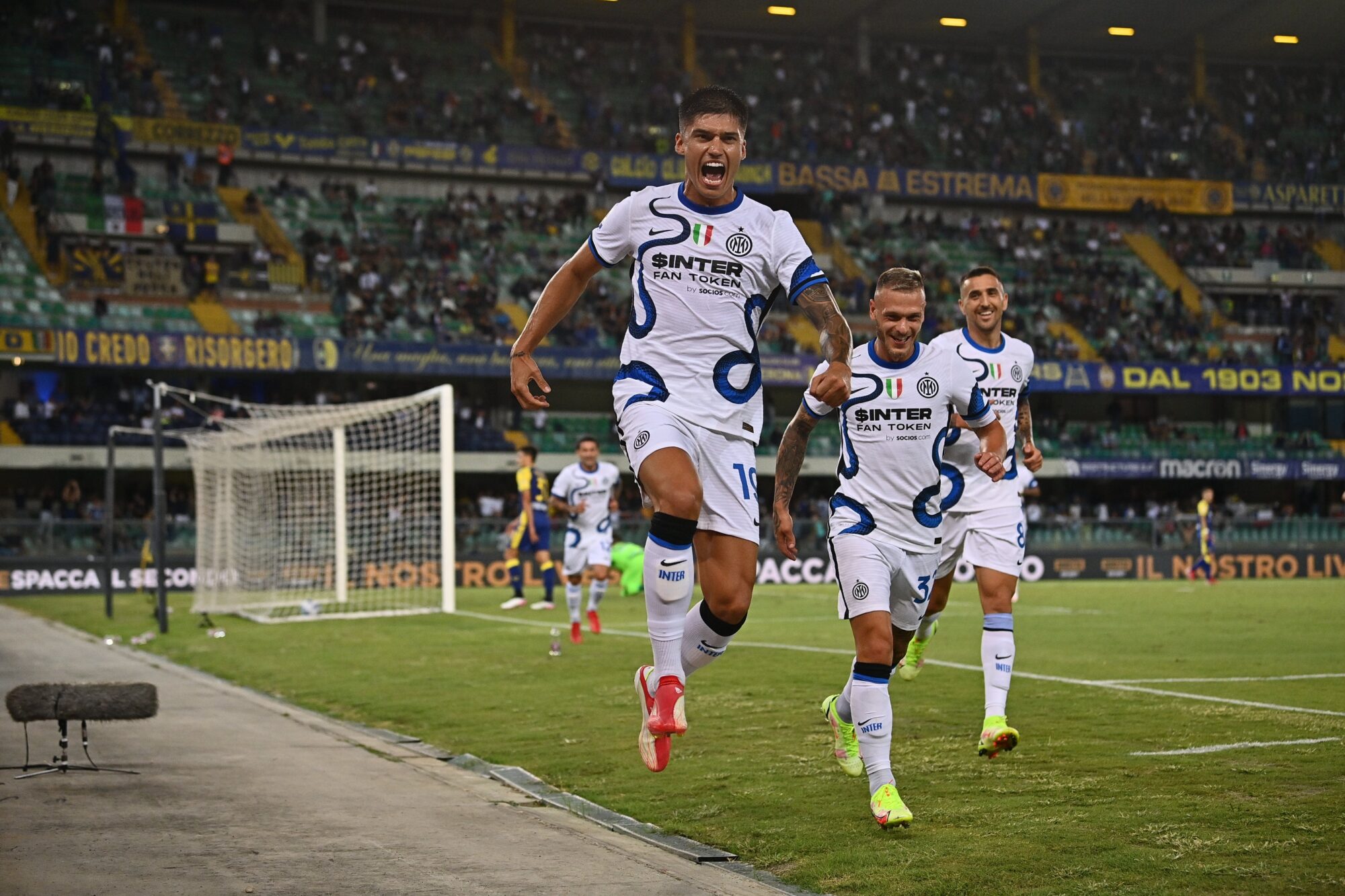 Correa debutó con dos goles en el Inter, que le ganó a Hellas Verona