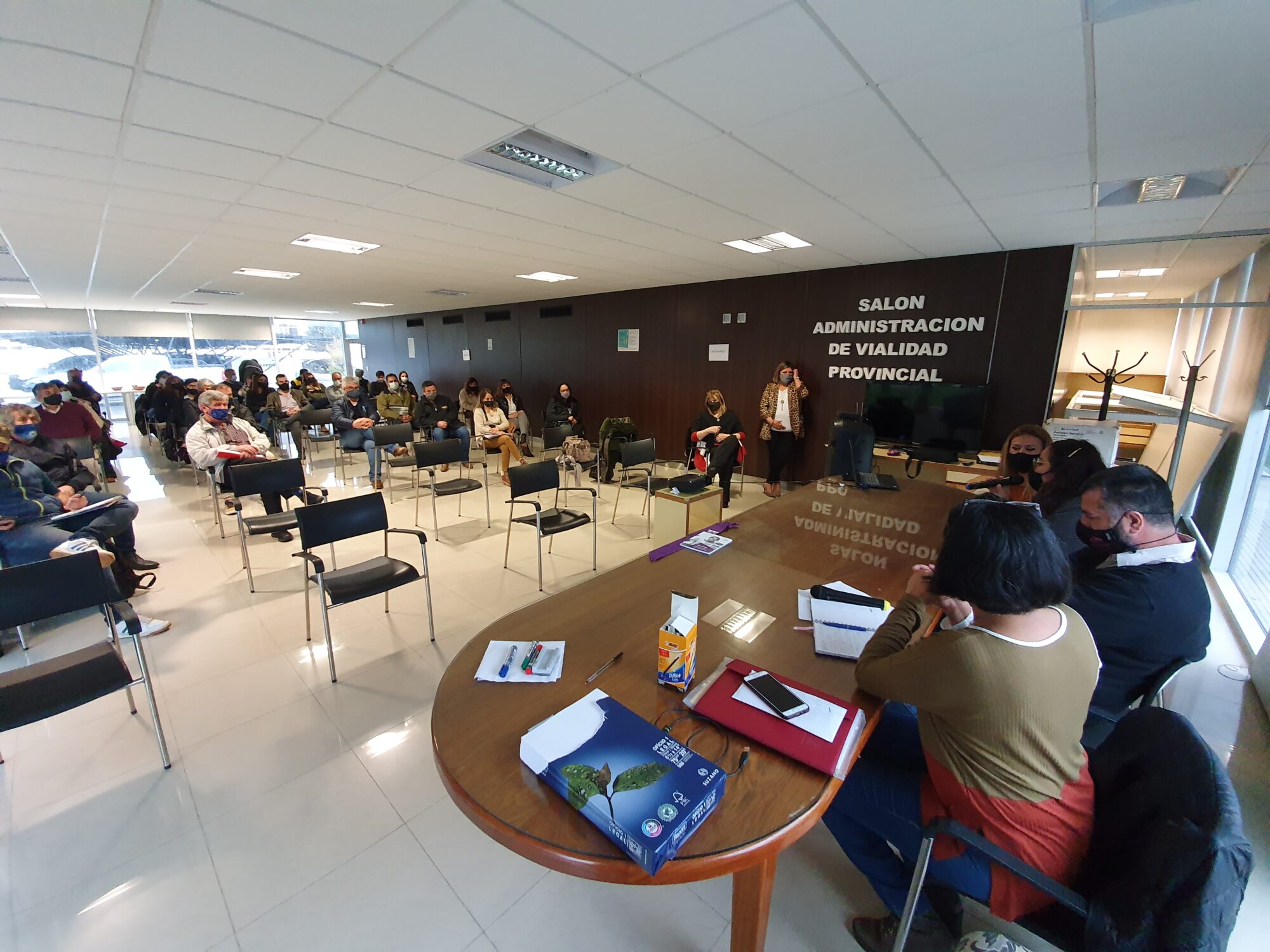 Los padres de Micaela García dictaron un taller de sensibilización con perspectiva de género en Vialidad Provincial