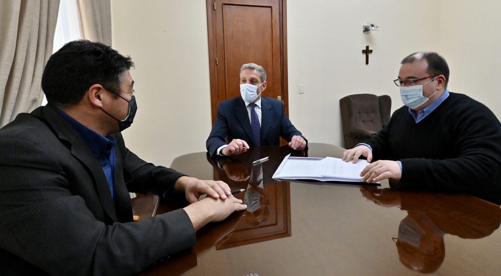 Arcioni firmó un convenio para realizar la conexión de gas a 40 familias de Paso de Indios