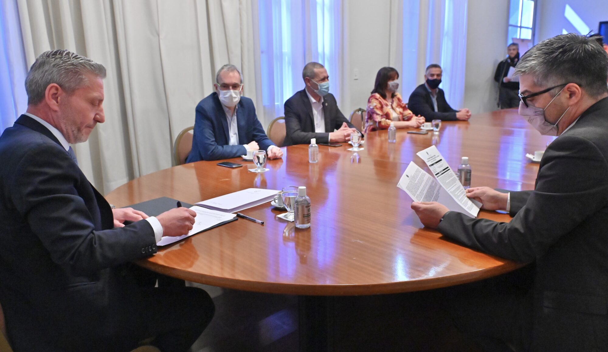 Arcioni firmó el inicio de obra de la ampliación y refacción del Hospital Rural de Lago Puelo con una inversión superior a los $ 145 millones