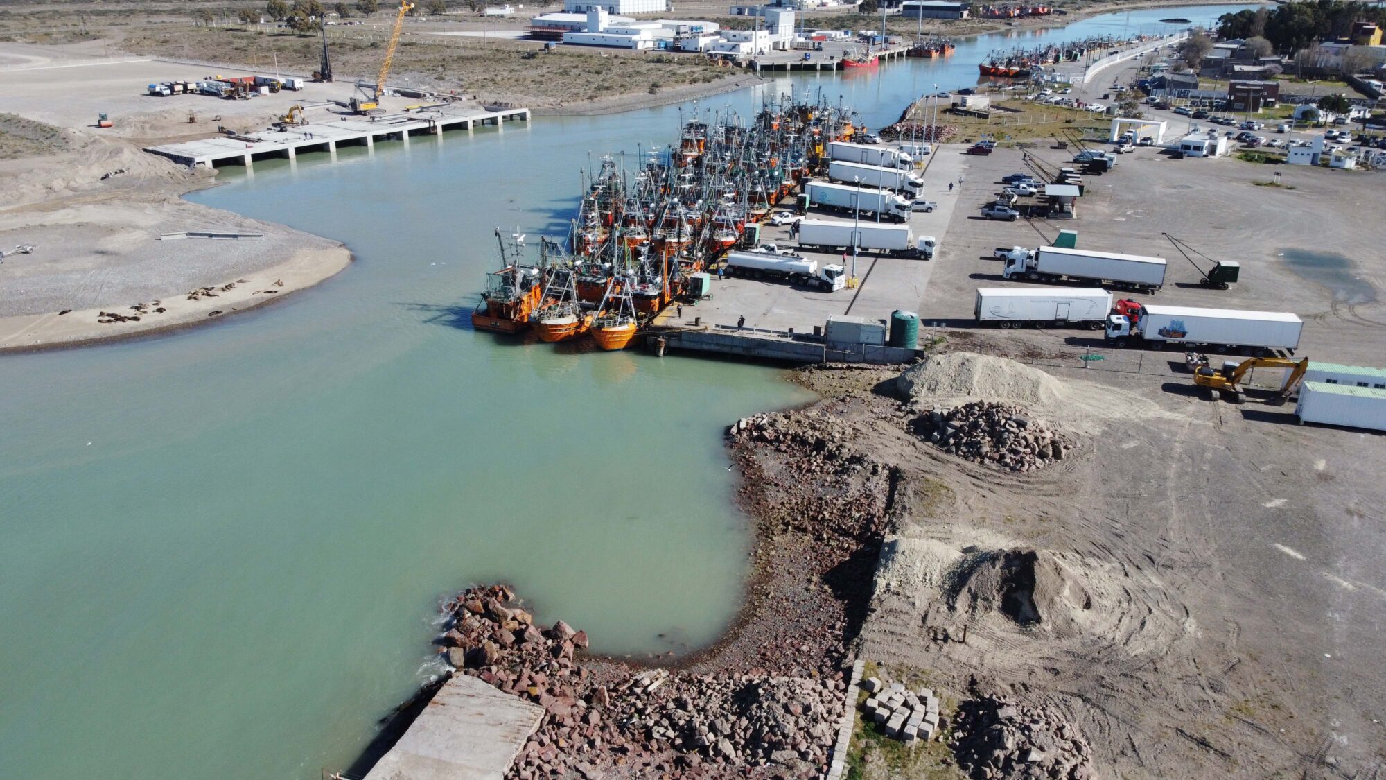 La obra del nuevo muelle de Puerto Rawson estaría finalizada en 6 meses