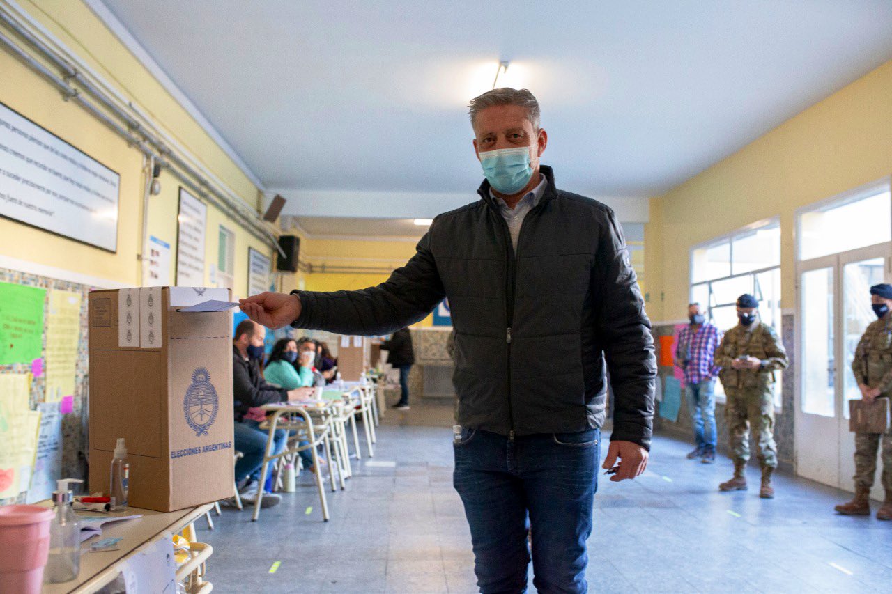 Arcioni: “Quiero convocar a todos a que vengan a votar, hay seguridad para emitir el voto”