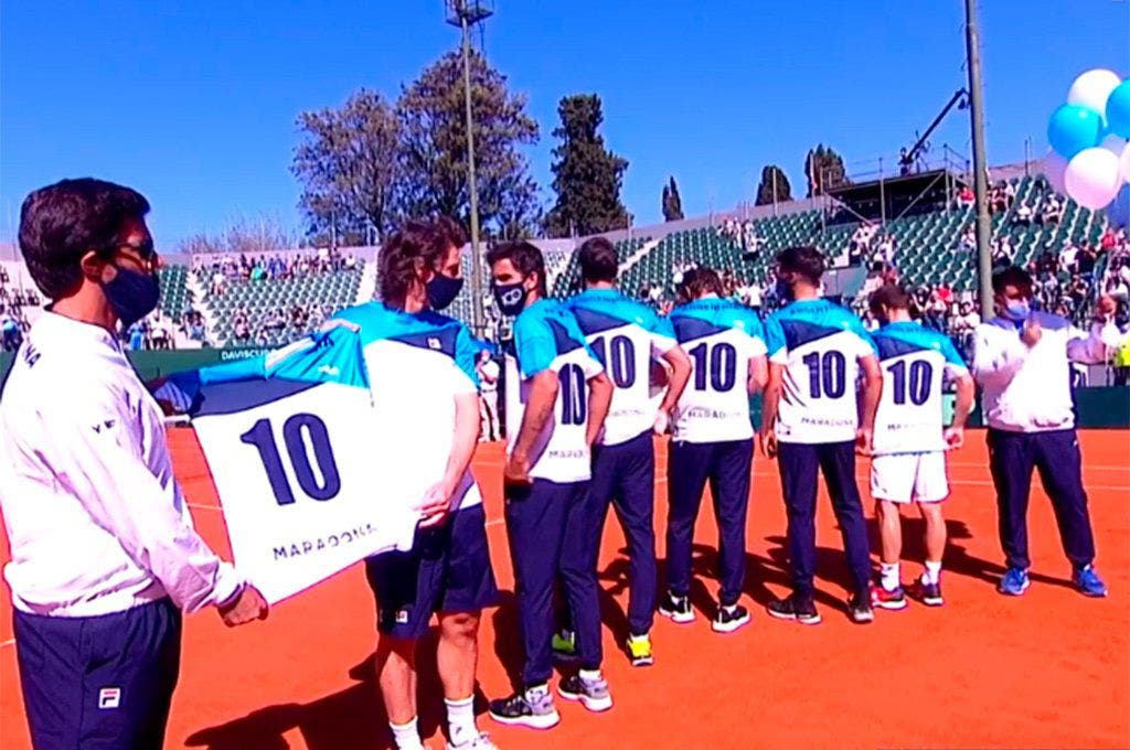 El equipo argentino de Copa Davis le rindió un homenaje a Diego Maradona