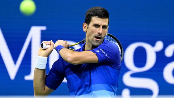 Djokovic inició su camino hacia el Grand Slam con un triunfo sin sobresaltos